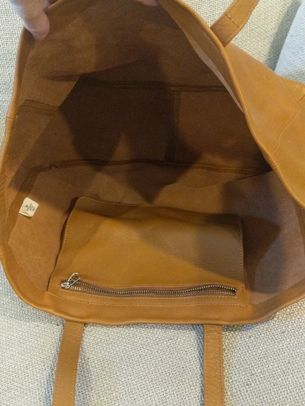 ✨ RARE FIND: Vintage USA BAGGU Minimalist Leather Tote in Saddle Tan ✨ - Picture 7 of 16